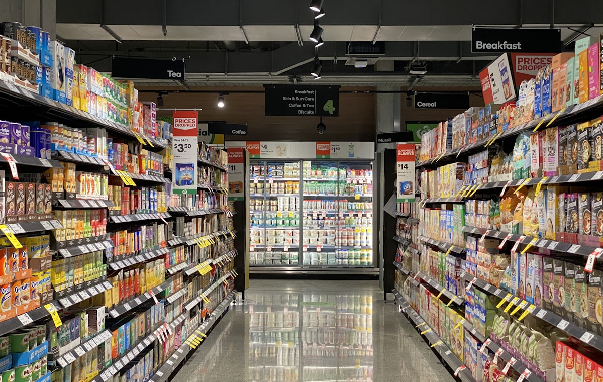 Rayons colorés d’un supermarché